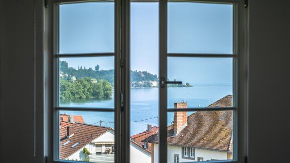 Sprossenfenster mit Aussicht auf Bodensee